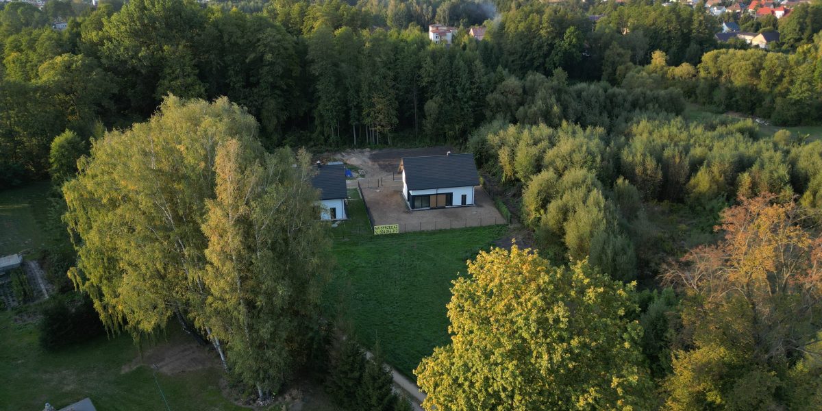 usługi dronem w Białymstoku prezentujące działkę na sprzedaż w okolicach miasta