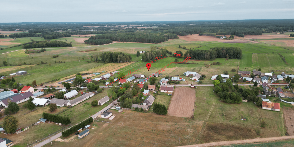 zdjęcia z drona w Sokółce wykonane dla działki - zdjęcie przedstawia nawet zaznaczone wymiary działki